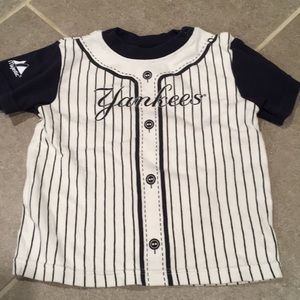 💚5/$15💚 Yankees t shirt